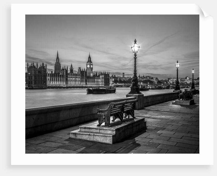 Thames promenade, London by Assaf Frank